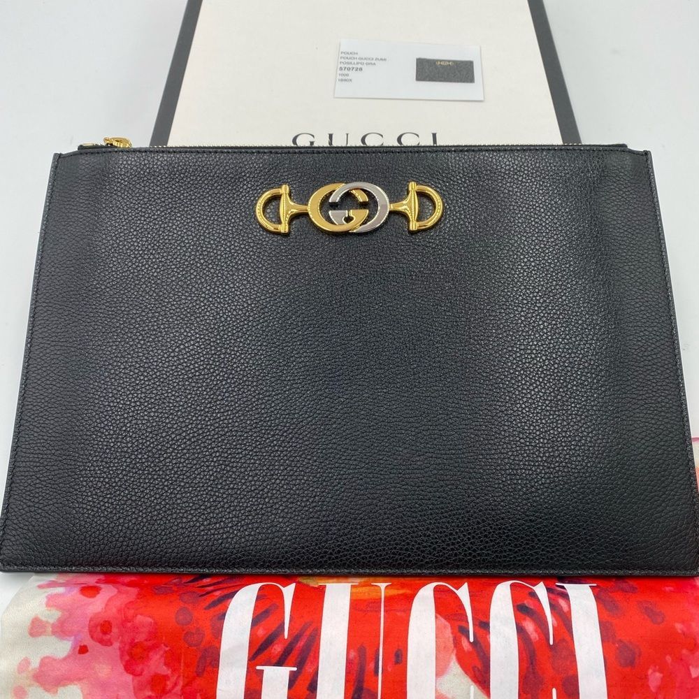 Gucci unisex Zumi grainy leather GG pouch made in Italy